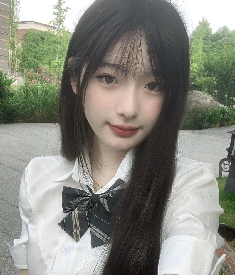 Nét đẹp trong sáng của gái xinh lớp 12