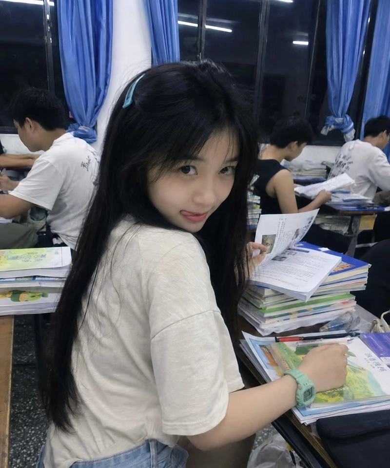 Nét đẹp tự nhiên của gái xinh lớp 12