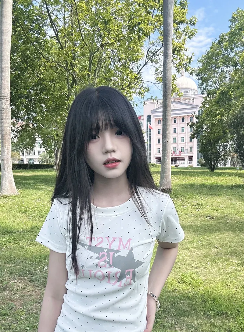 Nét mặt trong trẻo cùng gái xinh 2k13