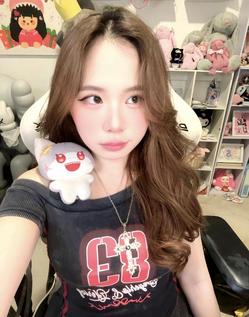 Ngực Sammy Đào căng tròn dâm đãng