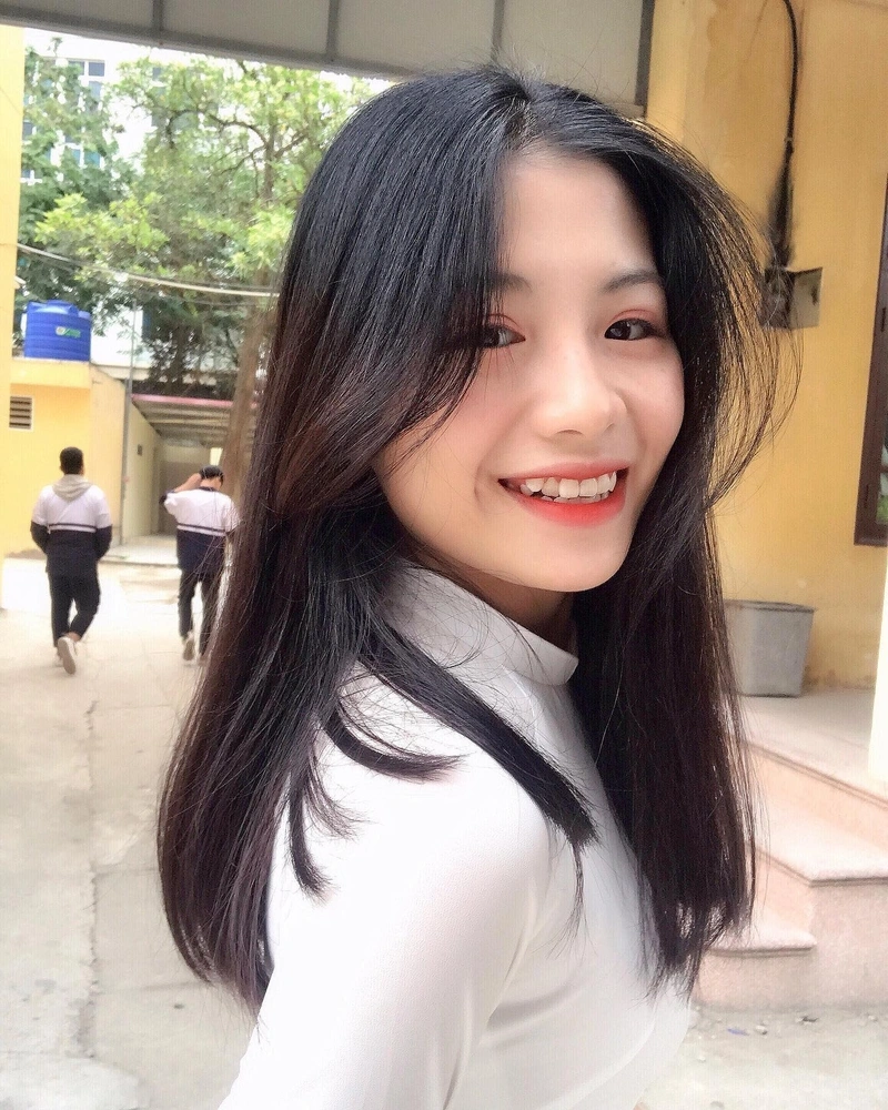 Nguyễn Ngọc Quỳnh cuốn hút với vòng ba đầy đặn gợi tình