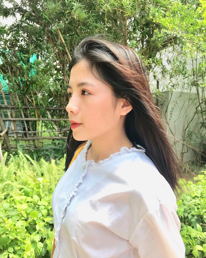 Nguyễn Ngọc Quỳnh dâm đãng khoe vòng ba quyến rũ