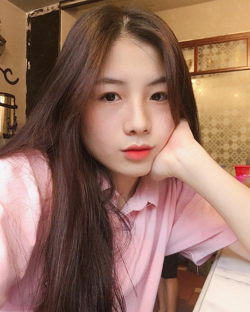 Nguyễn Ngọc Quỳnh khoe ngực to tròn gợi cảm nóng bỏng