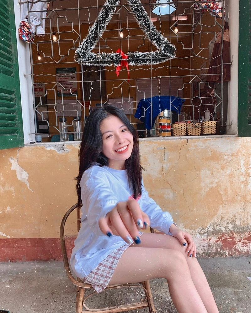Nguyễn Ngọc Quỳnh quyến rũ với mông đít tròn căng
