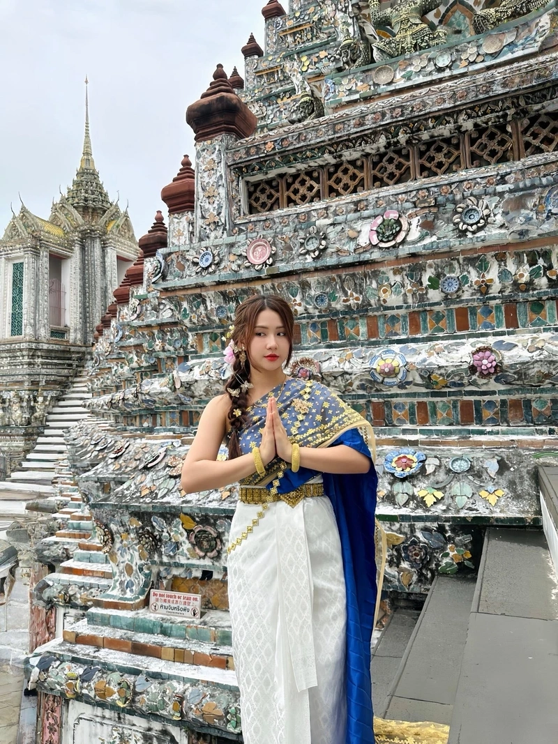 Như Lê cởi hết khoe mông tròn quyến rũ