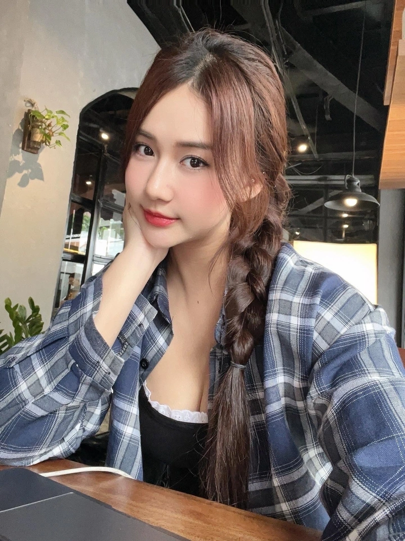 Như Lê show body dâm dục cực kỳ gợi cảm