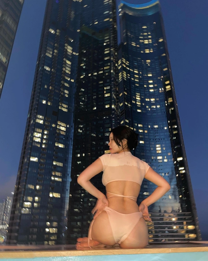 Nữ sinh bikini lộ vòng 3 cực phẩm gợi cảm