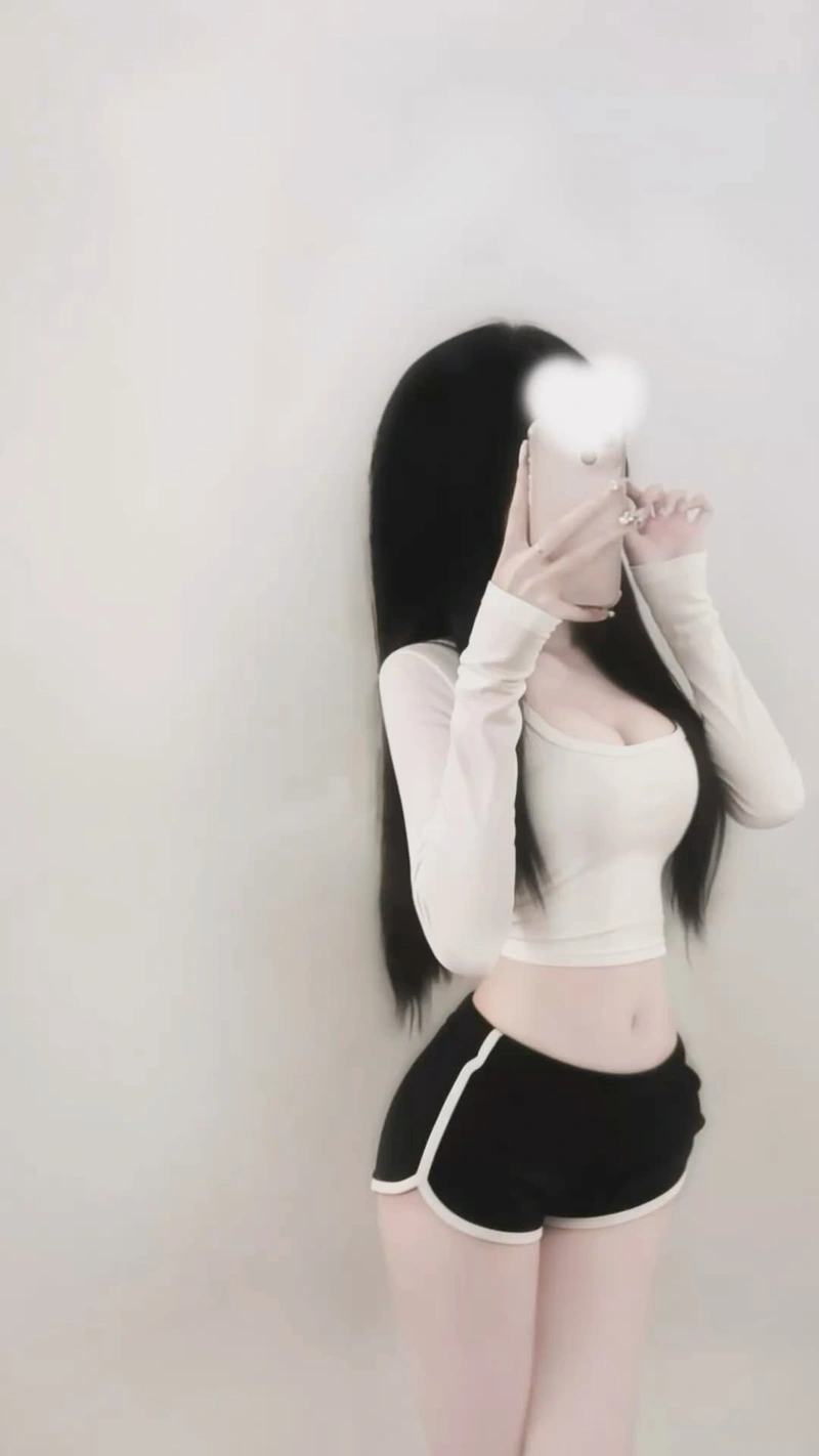 Nữ sinh lột đồ lộ ngực gợi cảm