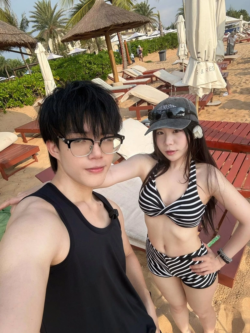 Sammy Đào khỏa thân tư thế gợi dục
