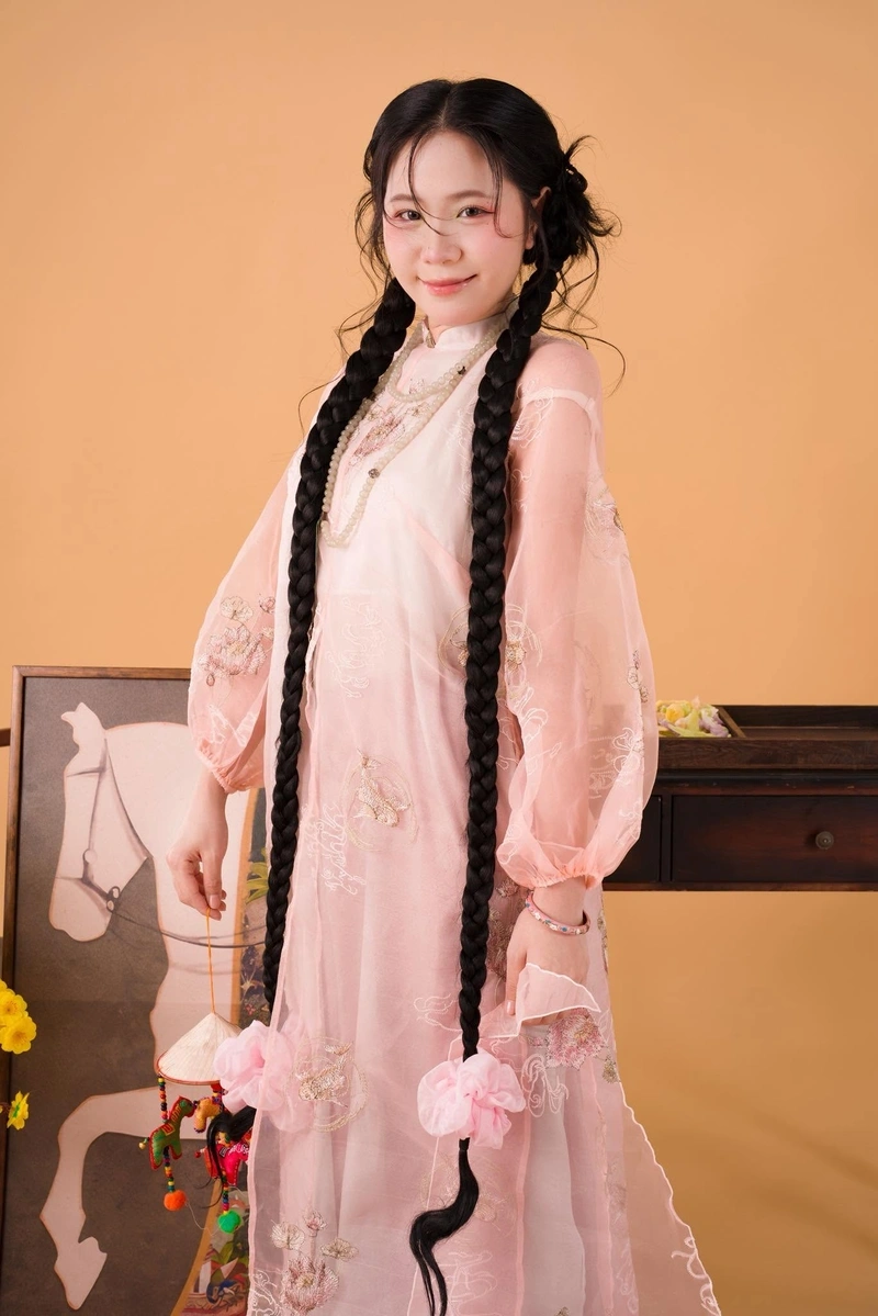 Sammy Đào lột đồ khoe da thịt trắng mịn