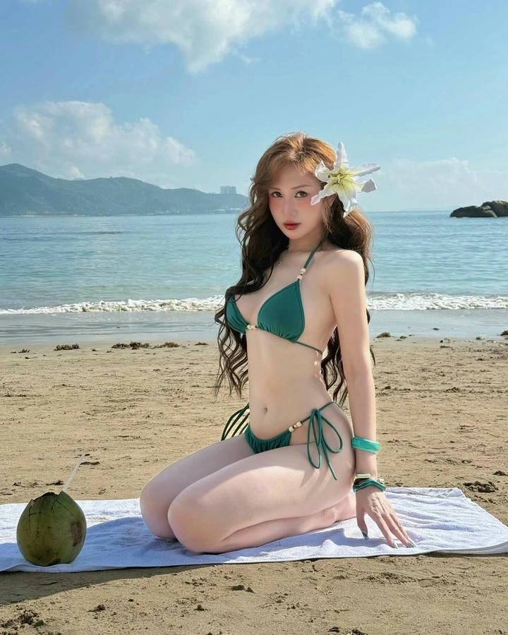 Show hàng hot girl quyến rũ cuốn hút mạnh mẽ tinh tế