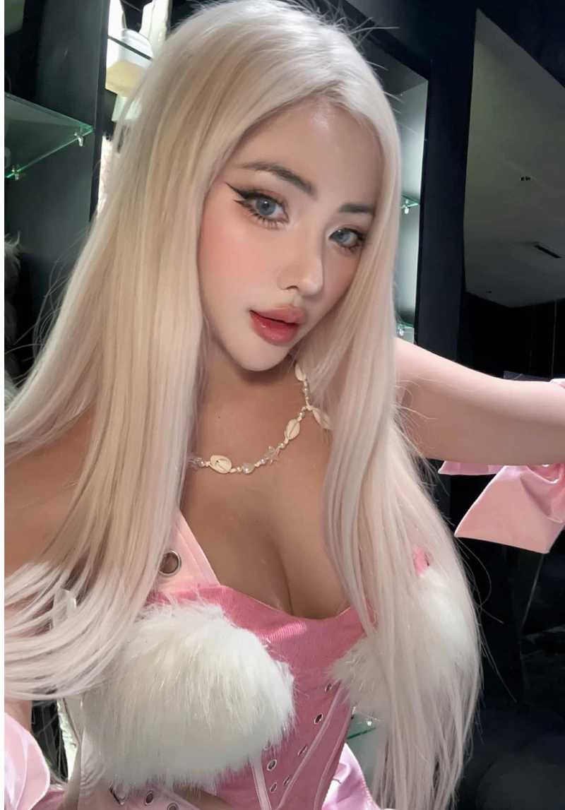 TikToker Dii Dii gymer sexy show hàng vòng 3 căng tròn