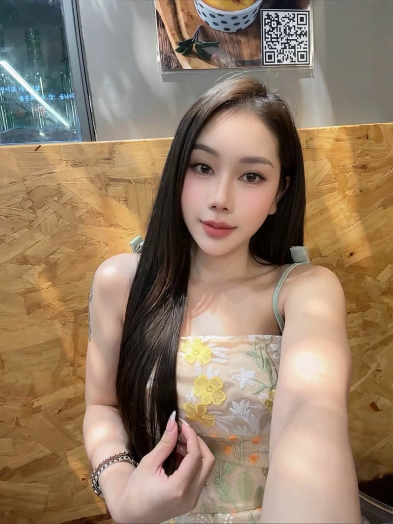 Tuệ Vy show hàng cực phẩm ngực to tròn