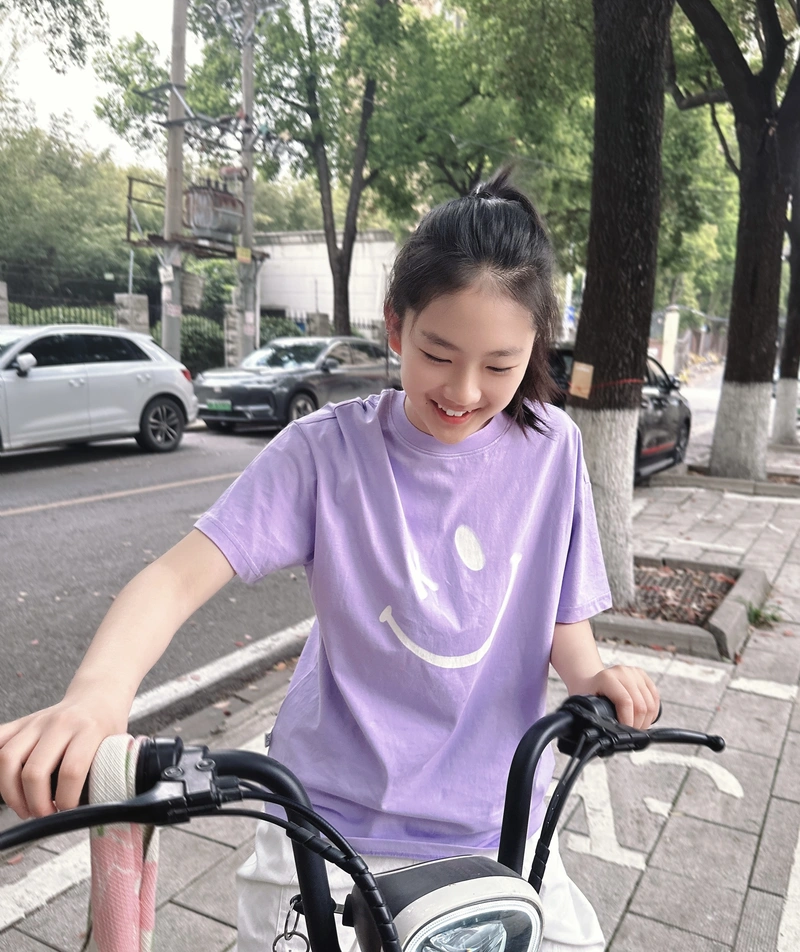 Vẻ ngoài hồn nhiên của ảnh gái xinh lớp 6