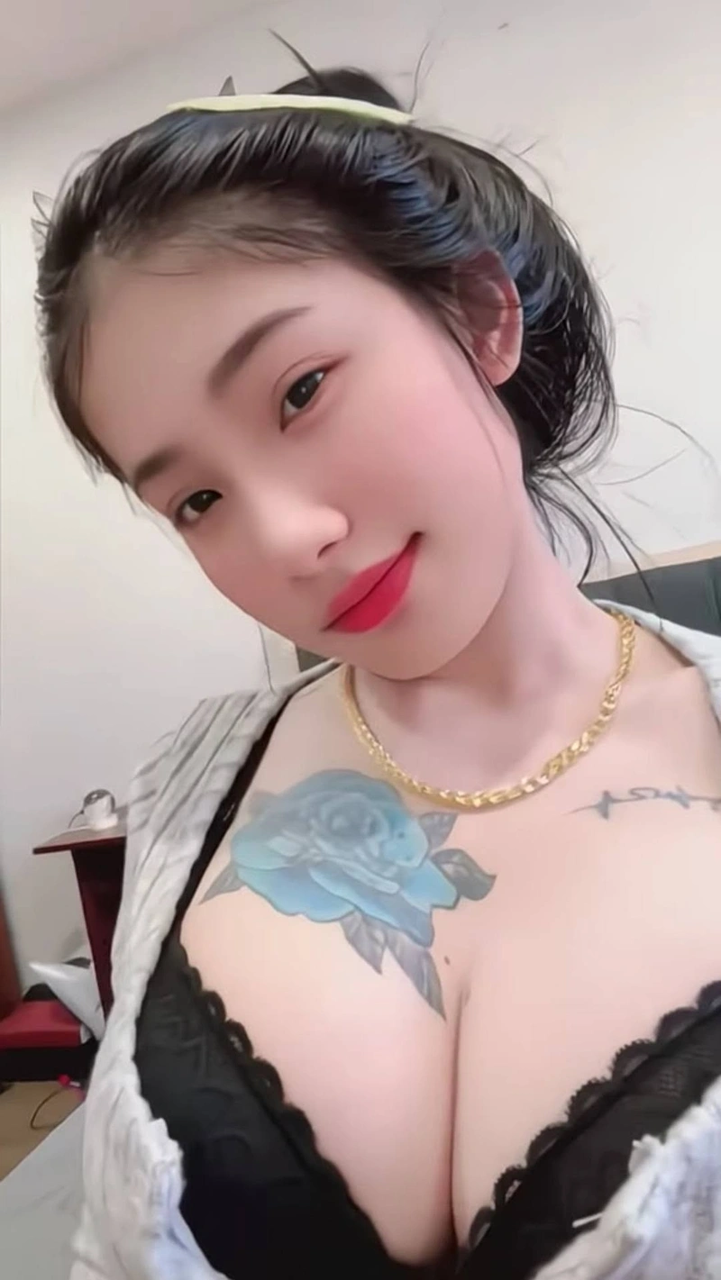 Vòng một Huỳnh Thị Bảo Trân to tròn khủng