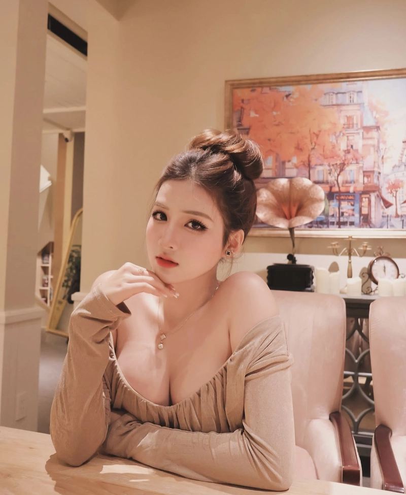 Vú to đẹp khoe gái xinh sexy